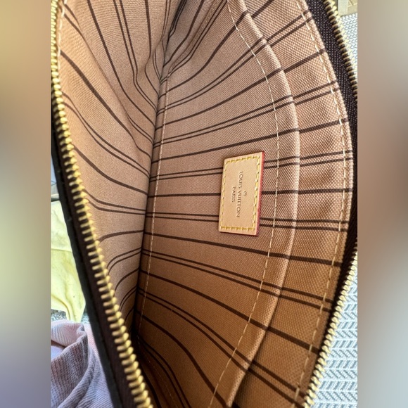 Louis Vuitton Neverfull Monogram Purse including Removable Pouch. - Picture 6 of 6